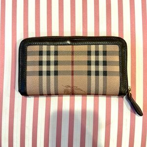 Burberry zipper wallet